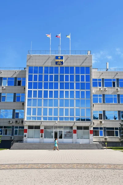 Anapa, Rusya, 16 Temmuz 2018. Anapa şehrinin şehir yönetiminin inşası. Sokak Crymskaya, ev 99