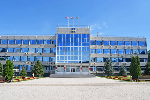 Anapa, Rusya, 16 Temmuz 2018. Anapa şehrinin şehir yönetiminin inşası. Sokak Crymskaya, ev 99