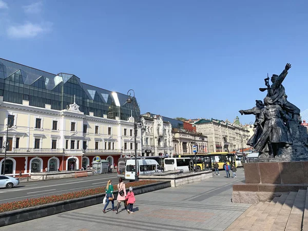 Vladivostok Russie Mai 2019 Les Gens Marchent Dans Rue Svetlanskaya — Photo