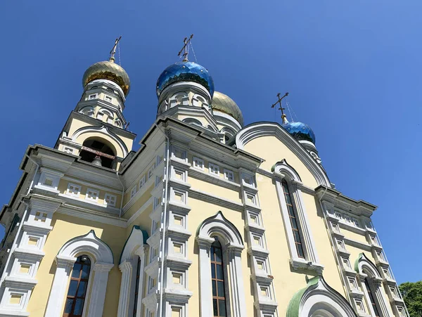 Kathedraal Van Voorbede Van Heilige Maagd Pokrovsky Vladivostok Het Voorjaar — Stockfoto