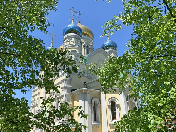 Güneşli Bir Günde Ilkbaharda Vladivostok Taki Kutsanmış Bakirenin Pokrovsky Mütercimi — Stok fotoğraf