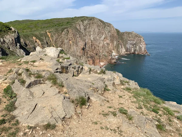 Rusya, Vladivostok. İlkbaharda Shkot Adası