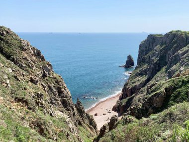 Rusya, Vladivostok. Shkot adasında ulaşılması zor koylardan biri