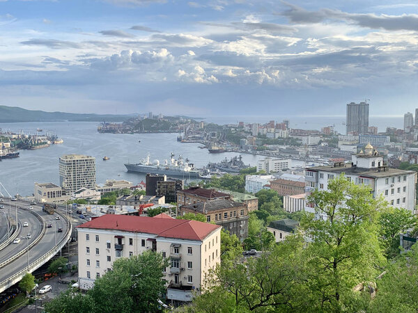 Россия, Владивосток поздней весной при облачной погоде
