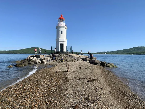 Vladivostok Rusia Junio 2019 Turistas Caminando Cerca Del Faro Egersheld — Foto de Stock