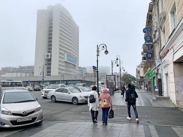 Vladivostok Russie Juin 2019 Les Gens Marchant Sur Rue Svetlanskaya — Photo