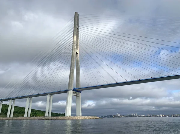 Russland Wladiwostok Brücke Zur Russischen Insel Bei Bewölktem Sommertag — Stockfoto