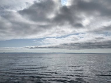 Yağmur önce Japon Denizi Ussuri Körfezi. Rusya, Vladivostok