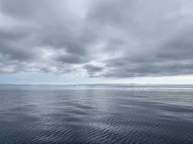 Yağmur önce Japon Denizi Ussuri Körfezi. Rusya, Vladivostok