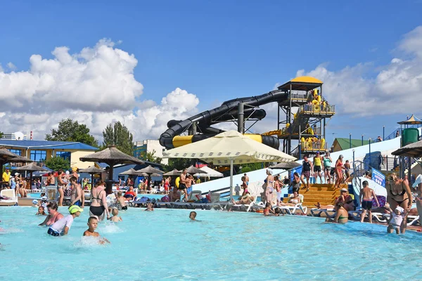 Anapa Oroszország Július 2018 Emberek Úszni Aquapark Golden Beach Anapa — Stock Fotó