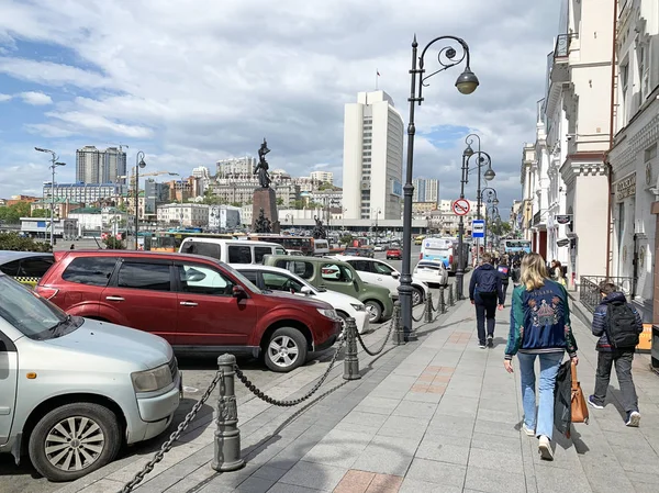 Vladivostok Rusya Mayıs 2019 Mayıs Ayında Vladivostok Sokakta Svetlanskaya Yürürken — Stok fotoğraf