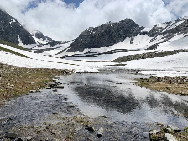 Russia Ossezia Del Nord Fiume Zrug Scorre Dal Lago Montagna — Foto Stock