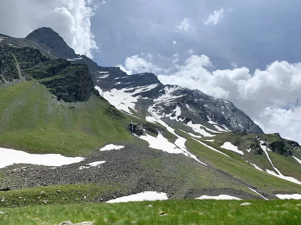 Rusland Noord Ossetië Toppen Van Bergen Vormen Zrug Kloof — Stockfoto