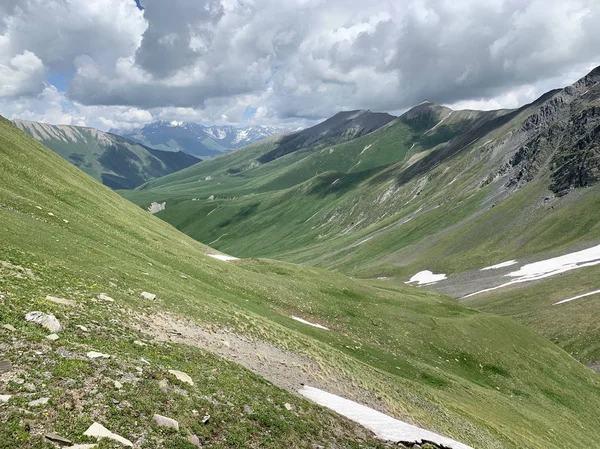 Rusia Osetia Del Norte Las Cimas Las Montañas Que Forman — Foto de Stock