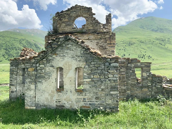 Ruiny Starego Kościoła Wniebowzięcia Nmp Starożytnej Wiosce Lisri Wąwozie Mamison — Zdjęcie stockowe