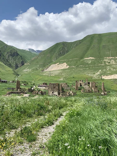 Antiguo Pueblo Montaña Lisri Desfiladero Mamison Verano Rusia Osetia Del — Foto de Stock