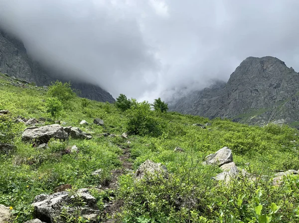 Rusia Osetia Del Norte Nubes Asoman Sobre Valle Midagrabin Verano — Foto de Stock