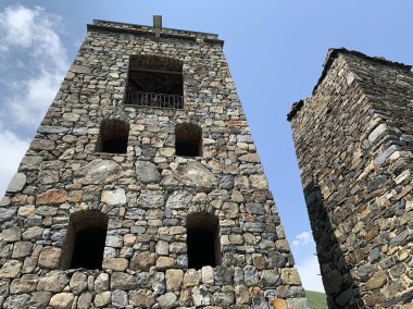 Fiagdon, Rusya, Kuzey Osetya. Khidikus, ne? Alan dormition erkek manastırkuleleri.