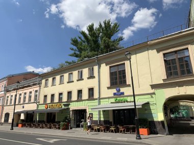 Moskova, Rusya, 20 Haziran 2019. Yaz aylarında Pokrovka sokakta Botkin şehir emlak. Evler 27, Moskova