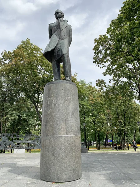 Moskou Rusland Juli 2019 Monument Voor Lermontov Bewolkte Dag Moskou — Stockfoto
