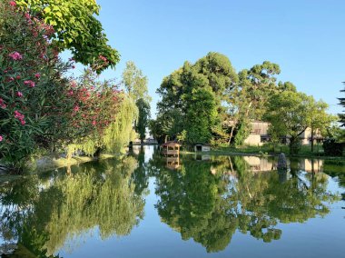 Yeni Athos, Abhazya. Yazın birçok gölet biri
