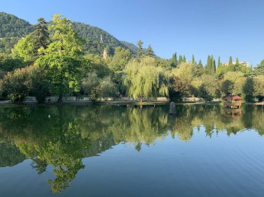 Yeni Athos, Abhazya. Yazın birçok gölet biri