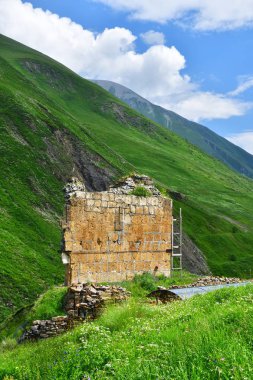 Tapınak Khozity Mady Mayram Zrug geçit 11-12 yüzyıl. Rusya, Kuzey Osetya- Alania