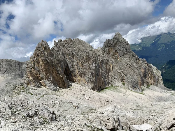 Abkhazia Roccia Del Drago Estate Nelle Giornate Nuvolose — Foto Stock