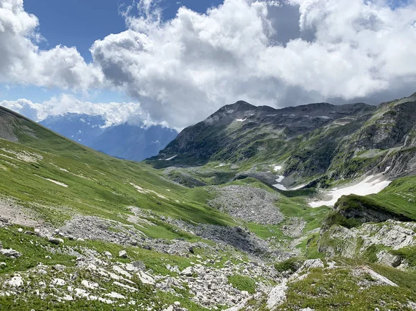 Абхазия Тучи Над Плато Арабика Летом — стоковое фото