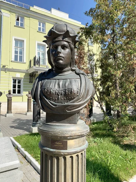 俄罗斯莫斯科 2019年8月29日 索菲亚 阿列克谢耶夫娜王后在俄罗斯统治者的胡同里 雕塑家祖拉布 采雷泰利的胸围 莫斯科 彼得罗维茨基巷 — 图库照片