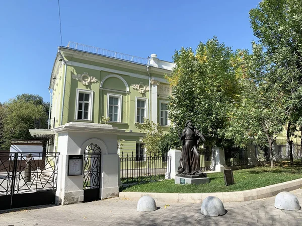 俄罗斯莫斯科 2019年8月29日 沙皇伊万的雕塑可怕的 格罗兹尼 在军事服装博物馆前 彼得罗维茨基巷 莫斯科 — 图库照片