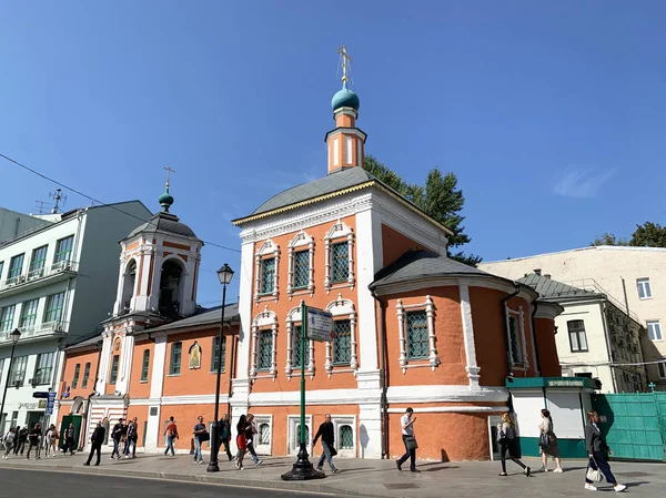 Moscou Rússia Agosto 2019 Pessoas Que Caminham Perto Igreja São — Fotografia de Stock