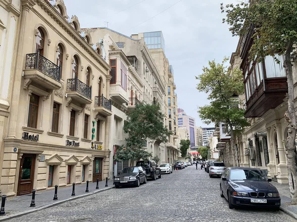 Bakú Azerbaiyán Septiembre 2019 Los Coches Están Estacionados Calle Yusif — Foto de Stock