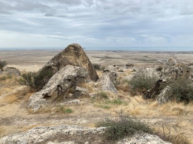 Azerbaycan. Gobustan'ın sonbahar manzarası. Hazar deniz kıyısı