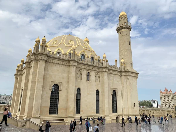 Baku Azerbaijão Setembro 2019 Pessoas Caminhando Perto Mesquita Tezepir Outono — Fotografia de Stock