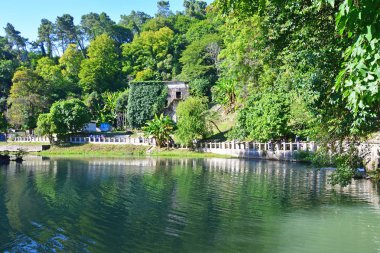 Yeni Athos, Abhazya. Yazın birçok gölet biri