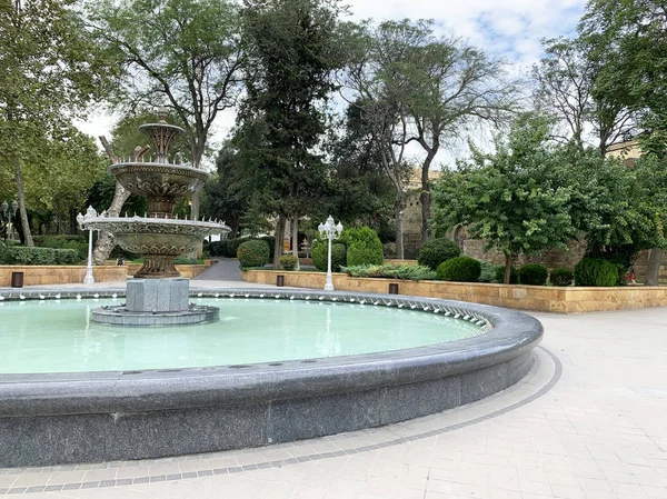 Baku Azerbaijan September 2019 Brunnen Garten Der Philharmonie Baku — Stockfoto