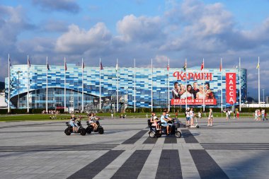 Soçi, Rusya, 10 Ağustos 2019, Yaz aylarında Soçi Olimpiyat Parkı Buz sarayı 