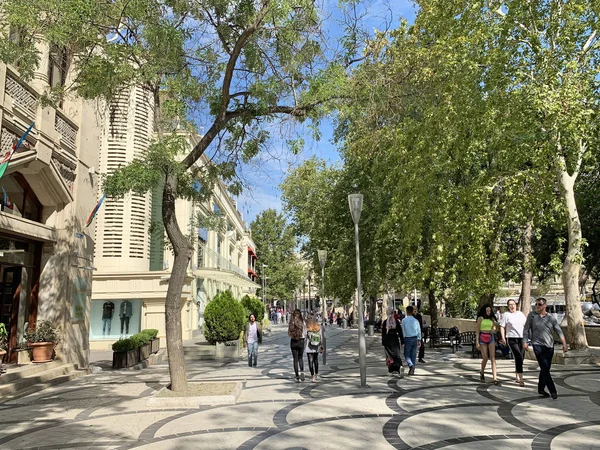 Bakú Azerbaiyán Septiembre 2019 Gente Caminando Por Calle Nigar Rafibeyli — Foto de Stock