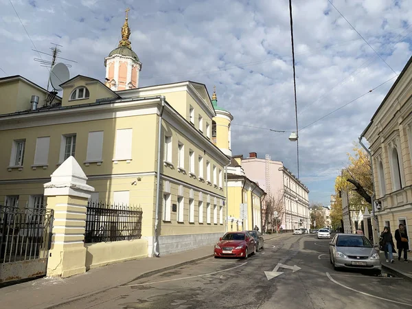 Moscou Russie Octobre 2019 Voitures Garées Dans Arkhangelsky Lane Près — Photo