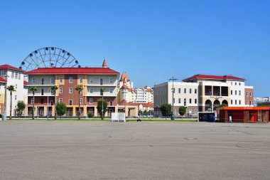 Sochi, Rusya, Ağustos, 10, 2019. Soçi Olimpiyat Parkı 'ndaki modern binalar (Adler). Ussr Müzesi (Ussr Müzesi) bunlardan birinde