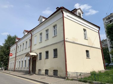 Moskova, Rusya, 16 Temmuz 2019. Adresteki tarihi bina Gorokhovsky sokağı, 6 numaralı bina. 18. yüzyılda A. E. Alexandrov 'un malikânesinin kanadı.