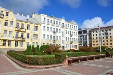 Minsk, Belarus, 28 Eylül 2015. Belarus Cumhuriyeti 'nin Minsk Sovetskaya caddesinde 17-19 numaralı tarihi evler. Abrampolsky 'nin eski evi