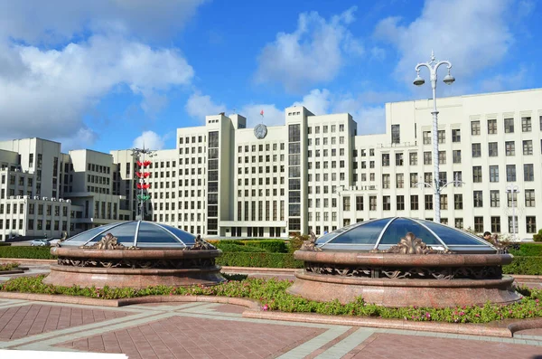 Minsk Bielorrusia Septiembre 2015 Minsk Edificios Gubernamentales Plaza Independencia Otoño — Foto de Stock