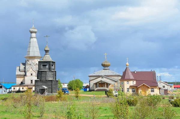 ロシア ムルマンスク地方 テルスキー地区 ヴァルツガの村 古代の木造教会 ストック写真