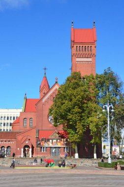 St. Simeon Kilisesi ve St. Helena Minsk, Belarus 'taki Bağımsızlık Meydanı