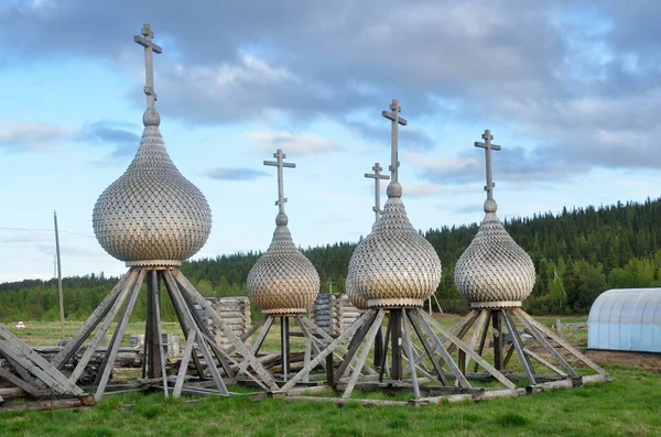 Península Kola Cúpulas Ortodoxas Antiguo Pueblo Pomeraniano Varzuga —  Fotos de Stock