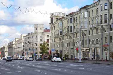 Minsk, Belarus, 28 Eylül 2015. Sonbaharda Minsk 'te Bağımsızlık Bulvarı, Belarus