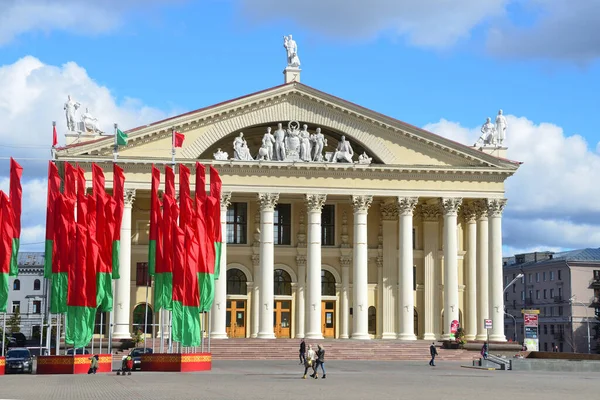 Minsk Vitryssland September 2015 Människor Promenader Nära Palace Kultur Fackföreningar — Stockfoto