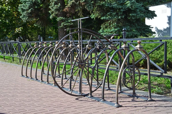 Minsk Vitryssland September 2015 Parkering För Cyklar Och Skotrar Minsk — Stockfoto